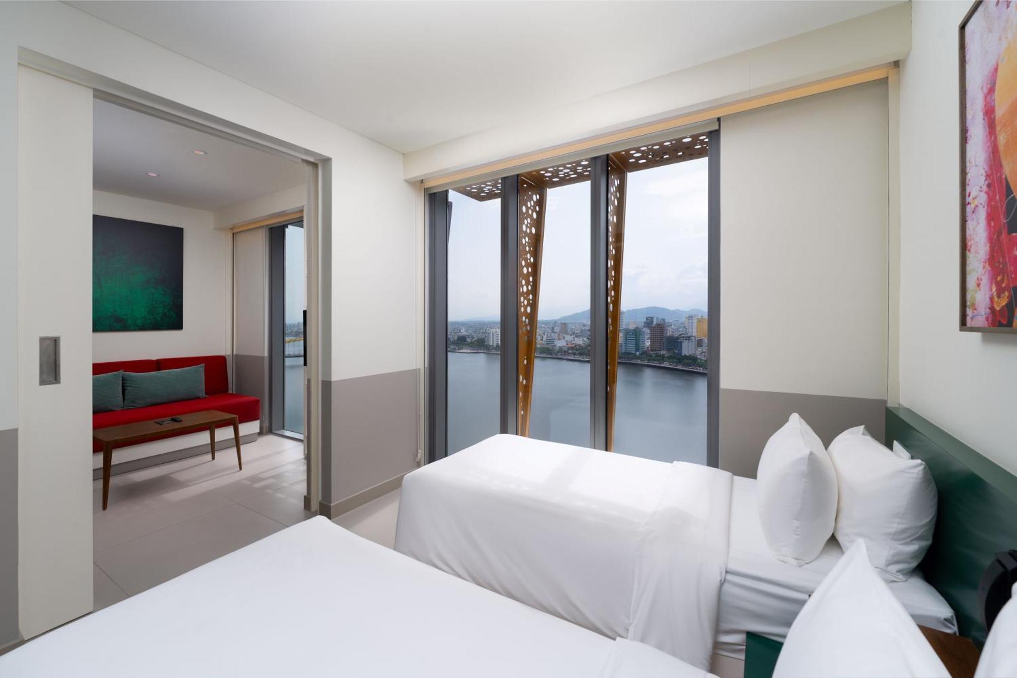 Wink Icon Hotel Danang Riverside - Luxury Suites - 24Hrs Stay & Rooftop Pool Bar Dış mekan fotoğraf