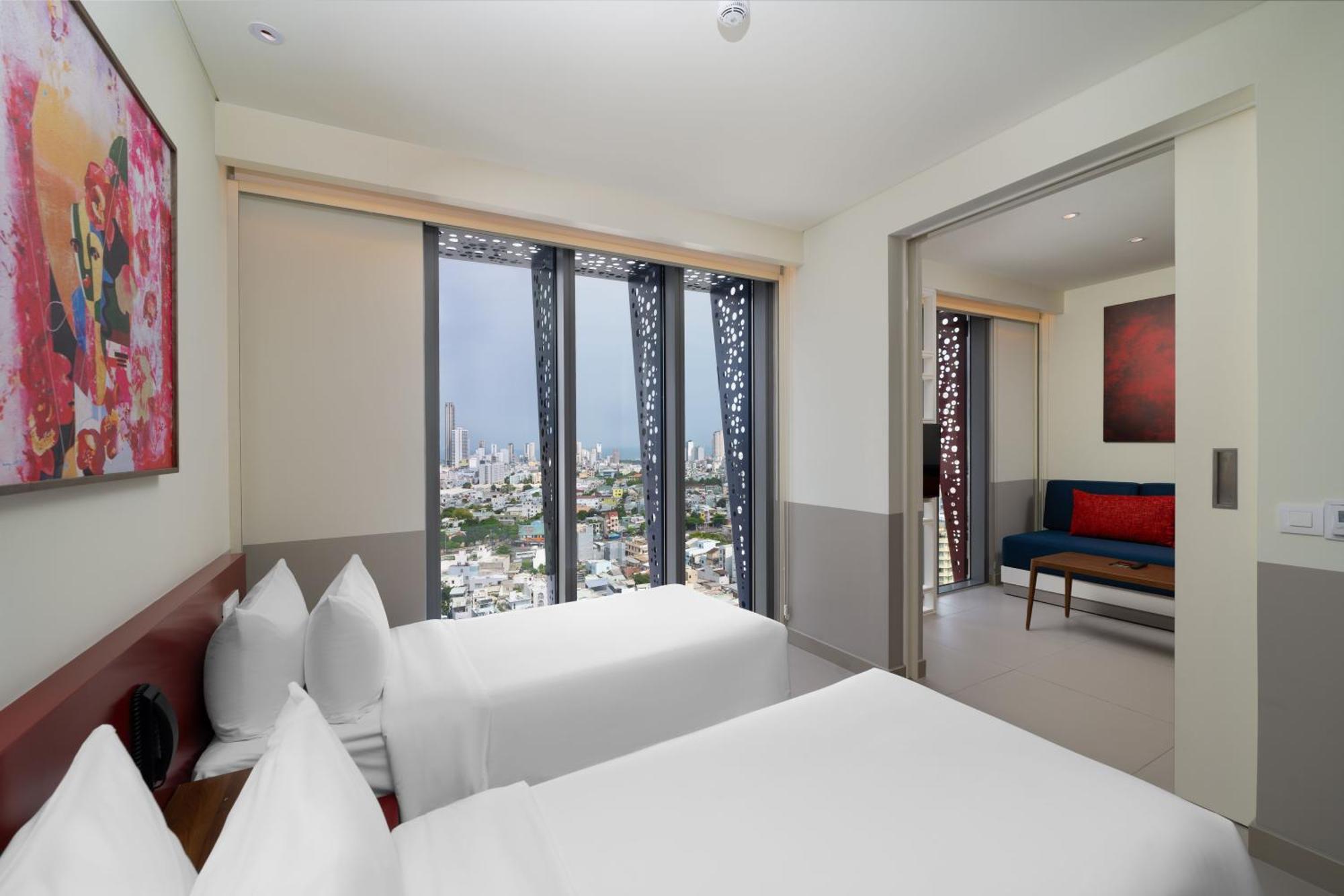 Wink Icon Hotel Danang Riverside - Luxury Suites - 24Hrs Stay & Rooftop Pool Bar Oda fotoğraf