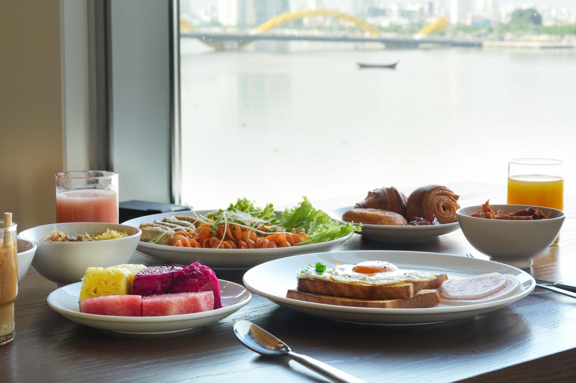Wink Icon Hotel Danang Riverside - Luxury Suites - 24Hrs Stay & Rooftop Pool Bar Dış mekan fotoğraf