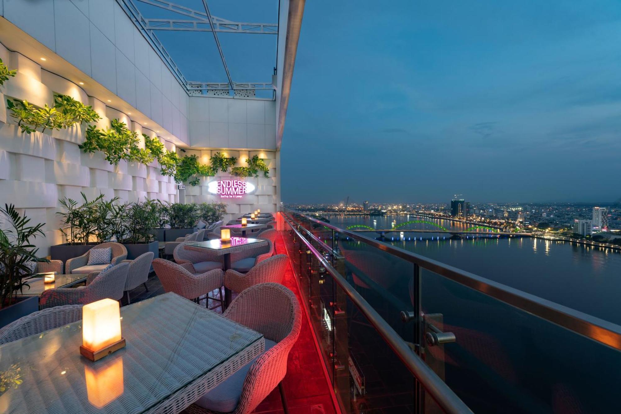 Wink Icon Hotel Danang Riverside - Luxury Suites - 24Hrs Stay & Rooftop Pool Bar Dış mekan fotoğraf