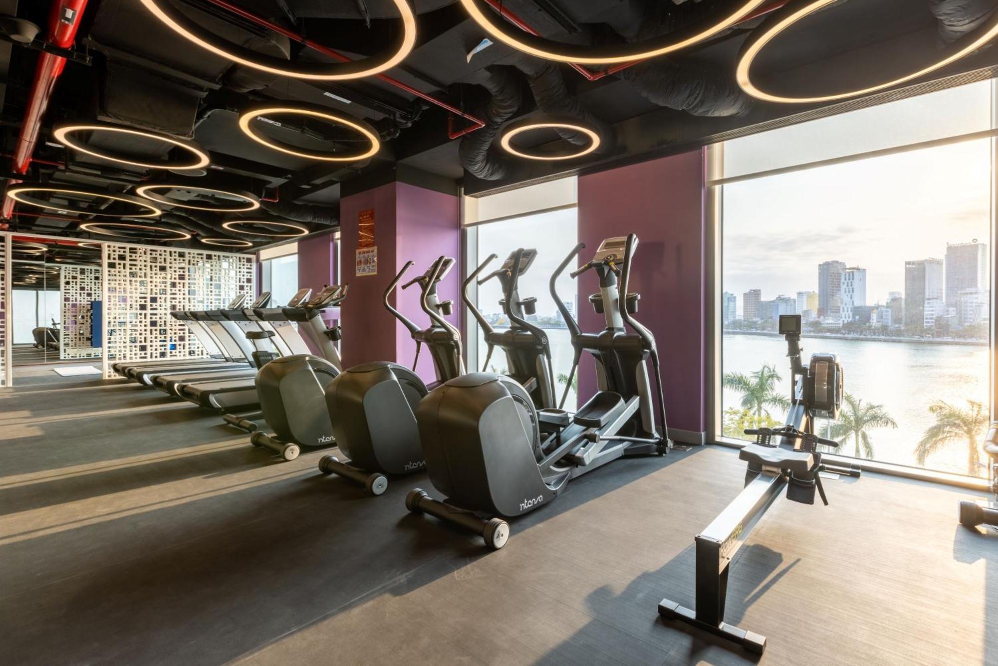 Wink Icon Hotel Danang Riverside - Luxury Suites - 24Hrs Stay & Rooftop Pool Bar Dış mekan fotoğraf