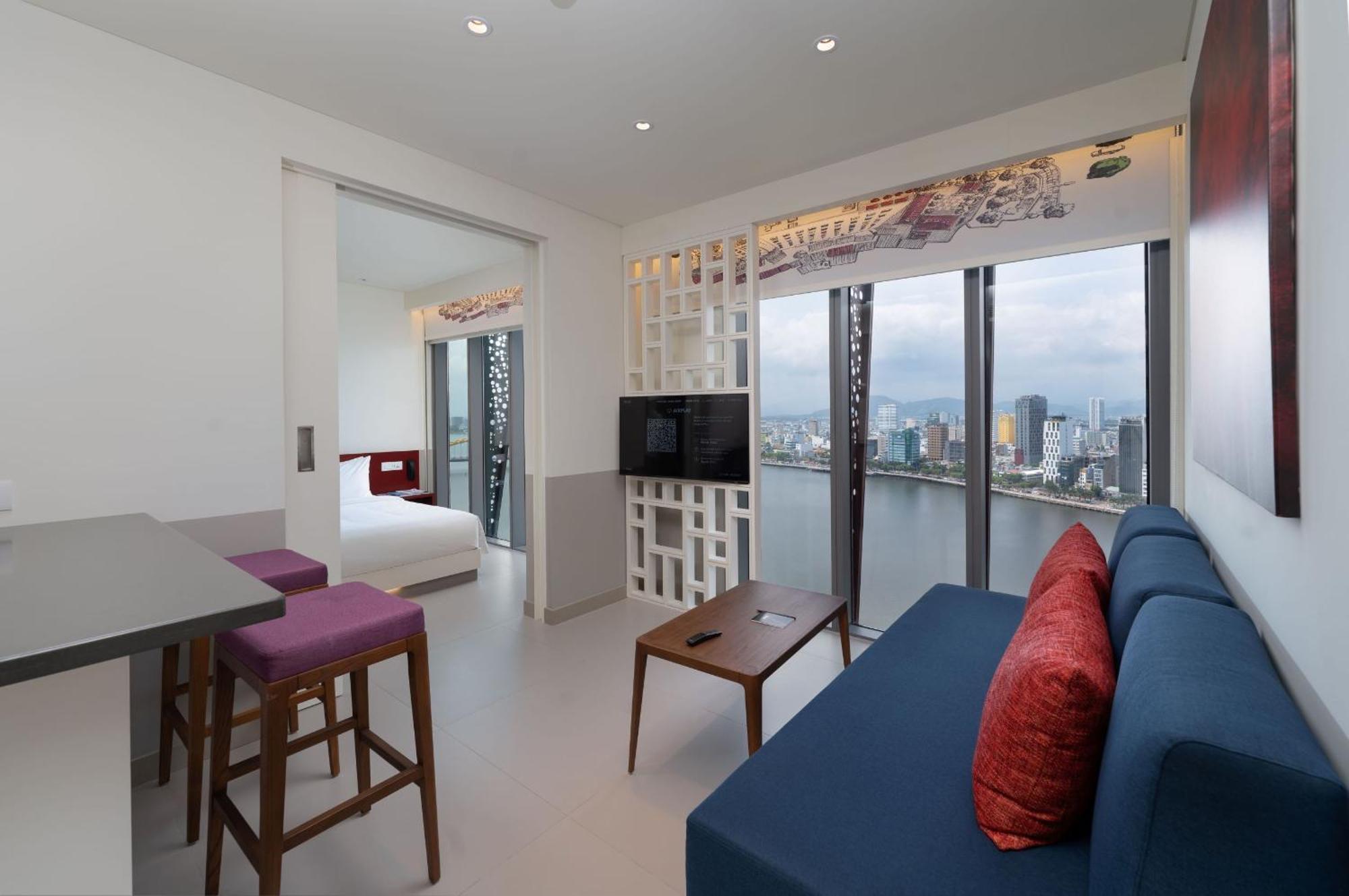 Wink Icon Hotel Danang Riverside - Luxury Suites - 24Hrs Stay & Rooftop Pool Bar Dış mekan fotoğraf