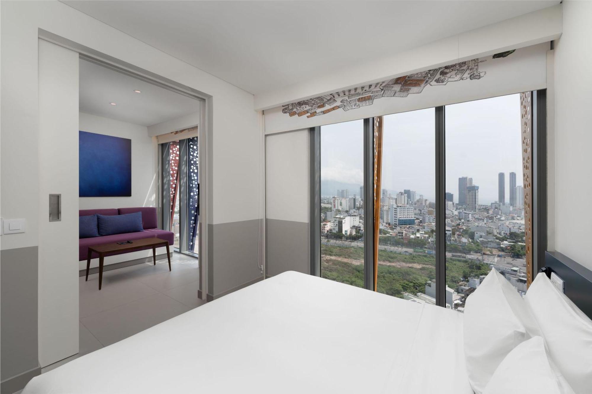Wink Icon Hotel Danang Riverside - Luxury Suites - 24Hrs Stay & Rooftop Pool Bar Dış mekan fotoğraf