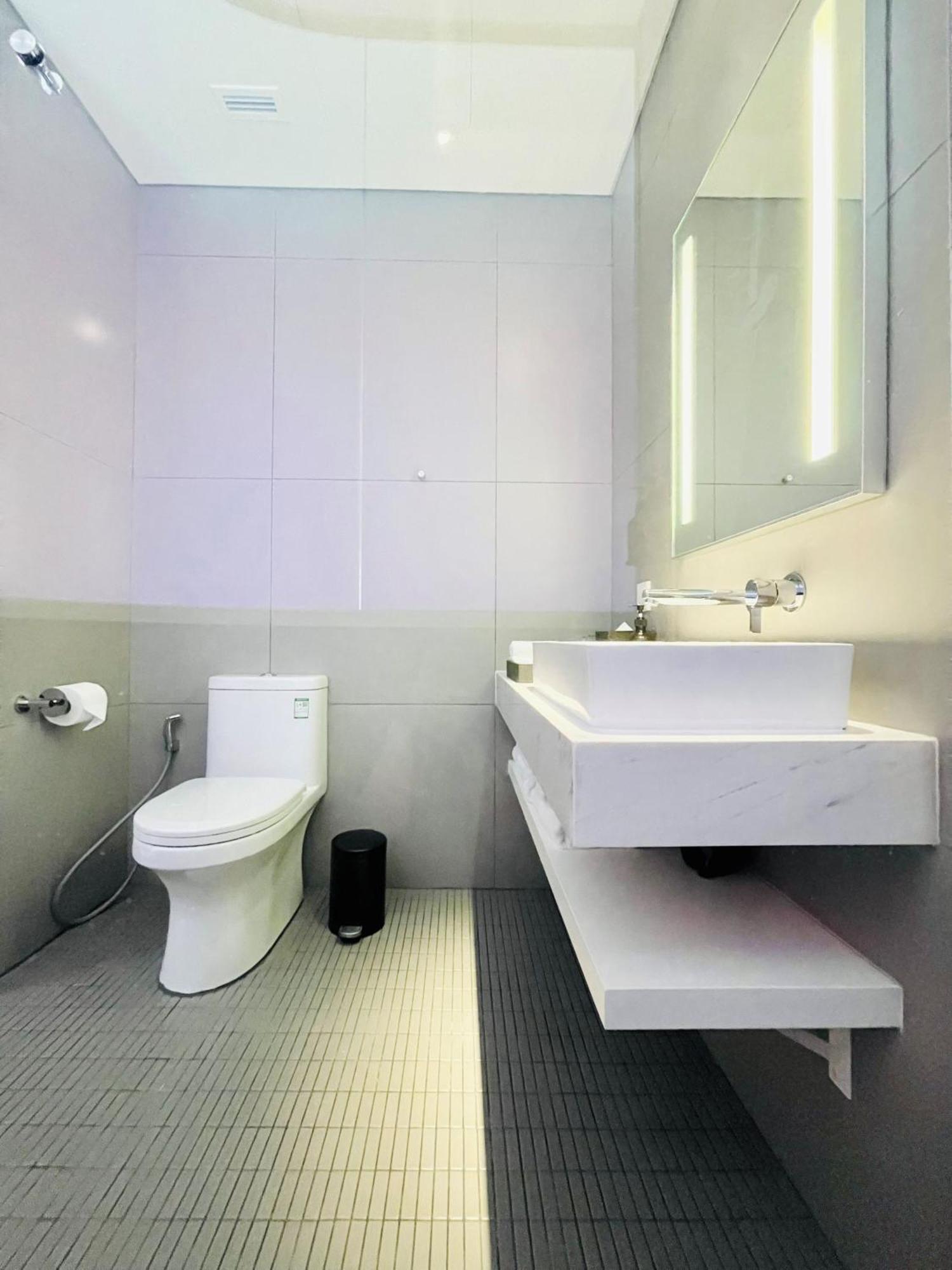 Wink Icon Hotel Danang Riverside - Luxury Suites - 24Hrs Stay & Rooftop Pool Bar Dış mekan fotoğraf