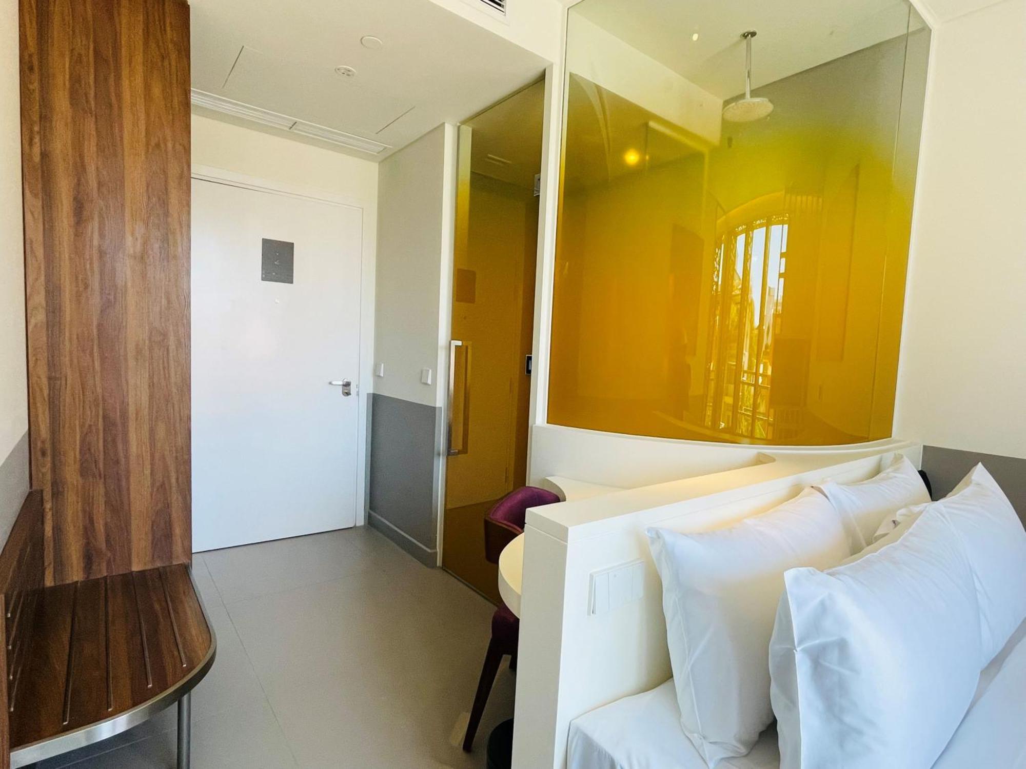 Wink Icon Hotel Danang Riverside - Luxury Suites - 24Hrs Stay & Rooftop Pool Bar Oda fotoğraf