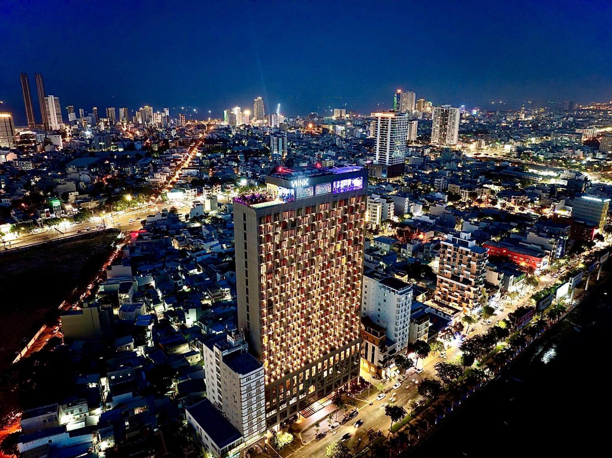 Wink Icon Hotel Danang Riverside - Luxury Suites - 24Hrs Stay & Rooftop Pool Bar Dış mekan fotoğraf